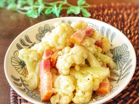 カリフラワーとベーコンのサッと煮